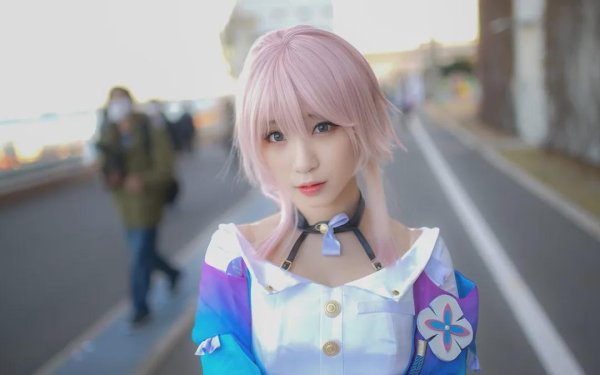 七星配资 五一假期各地漫展整活，有人Cos蜘蛛子，还有脑洞大开的小樱拔河